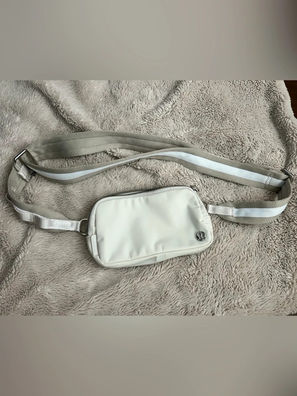 lululemon Everywhere Crossbody bag Cream Like New